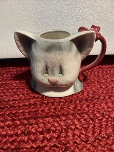 KenniKats Just Kommon Kats, 2004 Big Sky Cavers Gray & White Cat Mug W/Pink Bow - Picture 1 of 8
