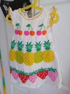 Mini abito Boden in cotone bianco con applicazioni Fruit Pom taglia 4-5 anni 110 cm - Foto 1 di 3