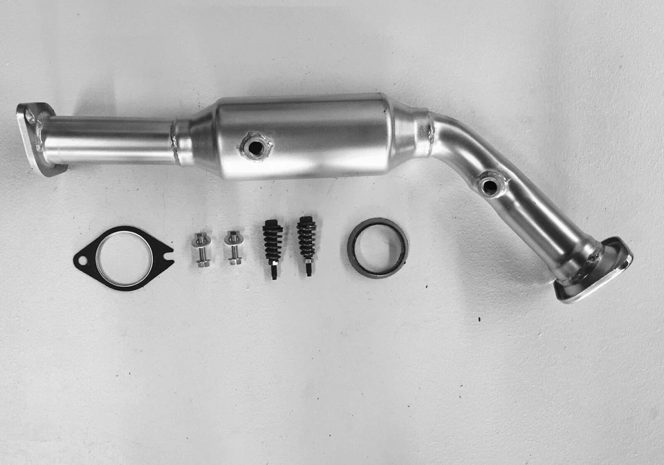 Fits: 2003 2004 2005 2006 2007 2008 Mazda 6 2.3L V4 Front Catalytic Converter - Imagem 1 de 1