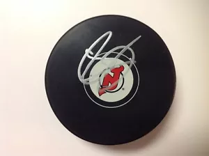 Disco de Hockey Damon Severson Autografiado NJ Nueva Jersey Devils a - Imagen 1 de 2