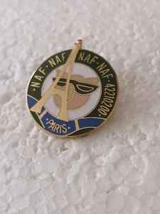 Pin's Pins Pin LAPEL VÊTEMENTS JEANS "NAF NAF Paris" - Picture 1 of 2