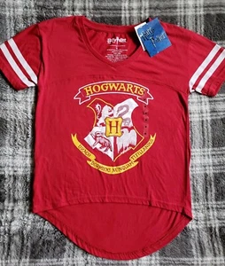 NWT Harry Potter Hogwarts Red High-Low T-shirt Tee Top Size Medium π - Picture 1 of 5