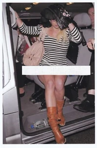 Celebrity-Britney Spears Exiting a Van-Up Skirt-Photo - Picture 1 of 1