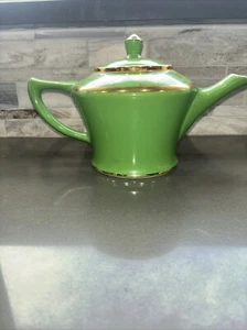 NICE~VINTAGE Hall China CLEVELAND Teapot `6 Cup~Emerald Green~GOLD~ Butterflies - Picture 1 of 4