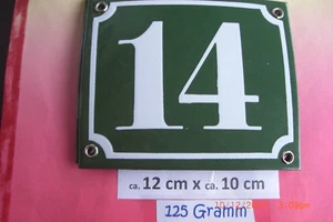 Numero civico n.14 numero bianco su erba - sfondo verde 12 cm x 10 cm smalto - Foto 1 di 12