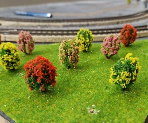 20 Büsche, rosa, gelb, hellrot-weiß, weiß und rot blühend, 25 mm hoch, Kugelform - Picture 1 of 12