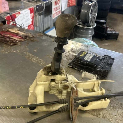 2006–10 Hyundai Accent 5 speed shifter with cable cables - Image 1 of 4