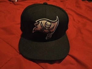 TAMPA BAY BUCCANEERS New Era 9Fifty Black Flatbrim Snapback Hat/Cap OSFA - VGC! - Picture 1 of 8