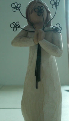 Willow Tree Angel of Friendship Figurine #26155 by Susan Lordi for Demdaco 2004 - Image 1 of 4