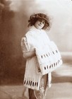 Photo féminine de mode ancienne old fashion / 23 x 17,5 Vintage Circa 1900/1920