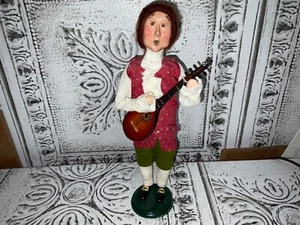 Byers Choice Carolers Williamsburg Balladeers Man With Guitar 2003 13” - Picture 1 of 14