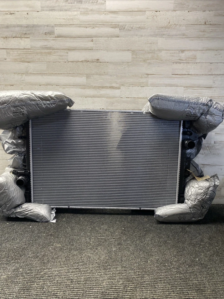 Radiador Motorcraft RAD-83 Ford CV6Z-805-B Foto 1 de 4