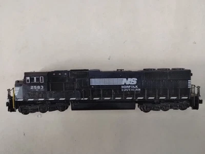 EMD SD70M Locomotive w/Flat Radiator - Norfolk Southern #2583 - Kato #176-7605 - Image 1 of 4