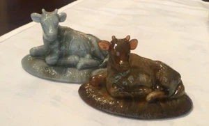 Paar farbige sitzende Kuhfiguren aus Glas 4L x 3T Sammlerstück - Bild 1 von 12