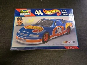 Revell/Monogram #44 Hotwheels Kyle Petty 1:24 Model Kit Old Stock / Sealed 1997 - Picture 1 of 8