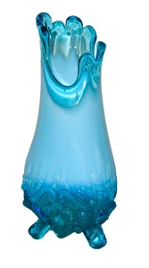 Antico vaso uccellino Sowerby Piasa ~ vetro opalescente blu ~ altezza 9" ~ 3 piedi - Foto 1 di 9