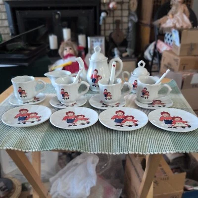 Vintage Porcelana Raggedy Ann & Andy Tea Play Set por Delto - Imagem 1 de 4