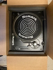 Numark TT-1910 Turntable. Tested & works, broken lock tab for tone-arm - Picture 1 of 3