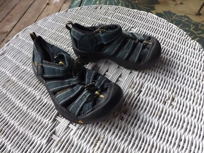 KEEN, Sandalia Deportiva Azul Niño, Talla 9 Foto 1 de 4
