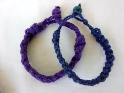 2 件装 10 英寸脚链或手链 Macrame Hemp Adj 男女通用波西米亚美国卖家新品 — 第 1/4 张图片