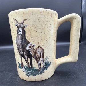 Vintage gesprenkelter Steinzeug Kaffeebecher große Tasse Bergziege & Kind Illustration - Bild 1 von 9