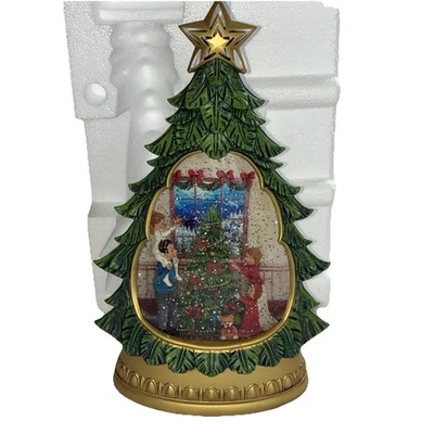 Árbol de Navidad Valarie Parr Hill tradición navideña iluminado globo familia se reúne Foto 1 de 4