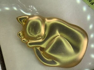 Cat New in Box FASHION ACCENTS NOSWT Vintage Gold Pin Brooch V-1126 - Picture 1 of 6