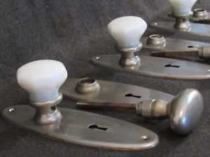 1 Set antike opalisierende Türgriffe und Rückplatten aus Glas und Chrom 3 verfügbar - Bild 1 von 10