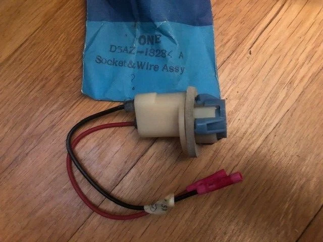 Nuevo de Lote Antiguo 1975 1976 Ford Granada Lámpara de Estacionamiento Enchufe D5AZ-13234-A Foto 1 de 1