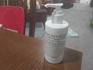 Rum Hand- und Duschgel von Malin + Goetz für Unisex - 8,5 Unzen Duschgel KOSTENLOSER VERSAND! - Bild 1 von 1