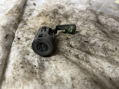 1990-1994 Mitsubishi 3000GT door lock RH passenger no key G1 - Image 1 of 4