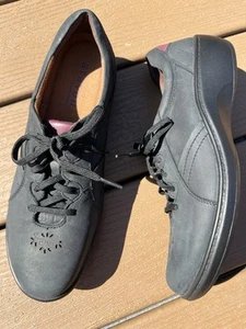 Aravon By New Balance Lace Up Walking Sneakers Women’s Sz 11AA Black Shoes EUC - Picture 1 of 14