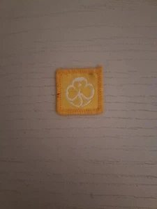 Vintage Girlguiding Brownie Guide 1st year Service Star - Yellow- 1978 -1994 GG4 - Picture 1 of 2