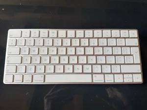 Apple Magic Keyboard A1644 Small - Tastiera Bluetooth wireless - QWERTY - Bianco - Foto 1 di 6
