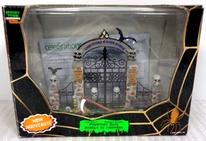 2008 Lemax Spooky Town "Cemetery Gate" Halloween Resin Figurine #83675 - Picture 1 of 5