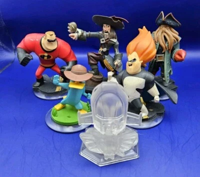 Figuras de Personajes Disney Infinity + Fichas Mundiales Marvel + Disney Lote Mixto de 6 Foto 1 de 4