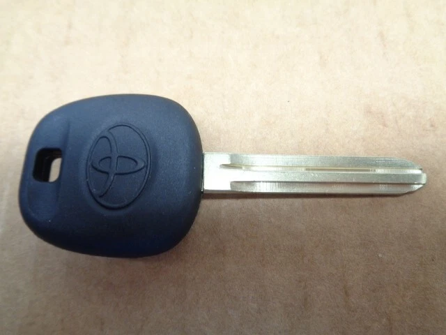 UNA LLAVE NUEVA PARA COROLLA CELICA CAMRY AVALON SUPRA Y 4 CORREDORES (1 LLAVE) Foto 1 de 2