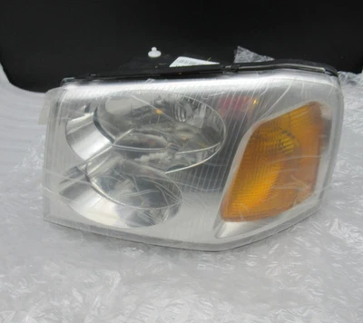 OEM GMC Envoy HeadLight Lamps Driver LH Side 15866071 - Image 1 of 4
