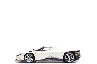 Bburago Signature 1:18 Ferrari Daytona SP3 in Bianco Italia Opaco - Image 1 of 4