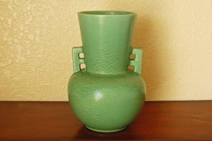 Handsome Vintage Haeger Pottery Art Deco Vase #597 Frosted Geranium Leaf Green - Picture 1 of 15