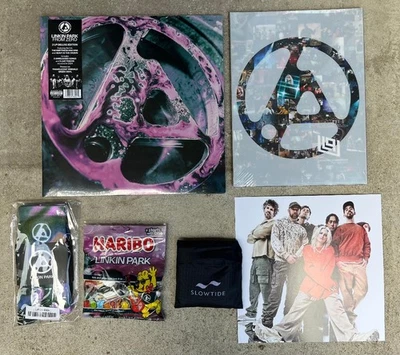 Linkin Park - FROM ZERO Promo Box: 2LP Green Vinyl, Socks, Candy, Zine, Rainwear Foto 1 de 4