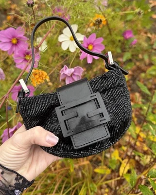 Bolso Baguette Fendi Mini Croissant Negro Cuentas Tamaño Nano Foto 1 de 4