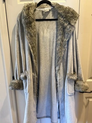 Bata de piel sintética Pottery Barn Foto 1 de 3