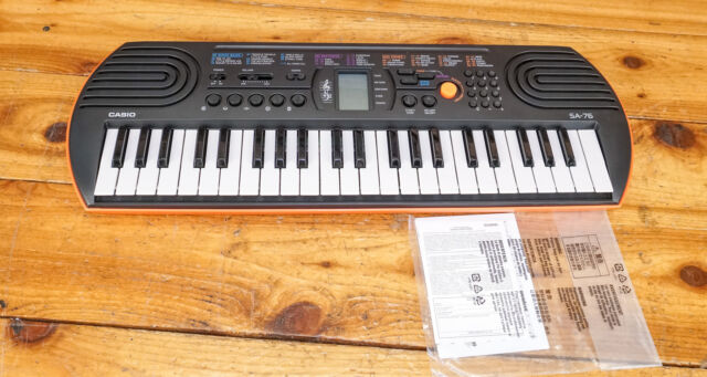 Casio Inc., Teclado portátil de 44 teclas (SA-81) : :  Instrumentos Musicais