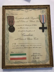 Zertifikat Und 2 Medaillen Mit Rahmen für Ihren Soldat Cavaliere Vittorio Veneto - Bild 1 von 1