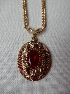 VINTAGE GOLD TONE RED GLASS STONE VICTORIAN STYLE PEND. NECKLACE - Picture 1 of 6