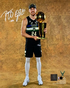 Milw Bucks 2021 NBA Champ PAT CONNAUGHTON Foto Firmada 8x10 #4 AUTOMÁTICA - Imagen 1 de 1