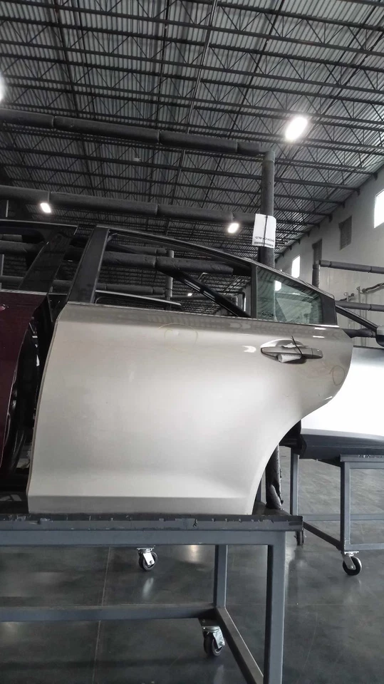 Subaru Legacy 2015 puerta trasera izquierda dorada 67553 usado 98 k millas OEM Foto 1 de 2