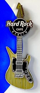 2018 HARD ROCK CAFE BERLIN MAGNET 3D RETRO WOODGRAIN GUITAR - Picture 1 of 2