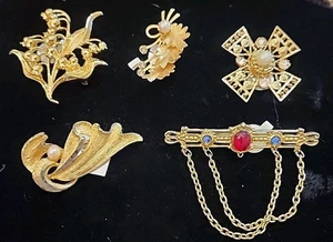 LOT 5 Beautiful Estate Brooches 1 B.S.K. The Rest Are UnSigned Metal Crystals K - Picture 1 of 16